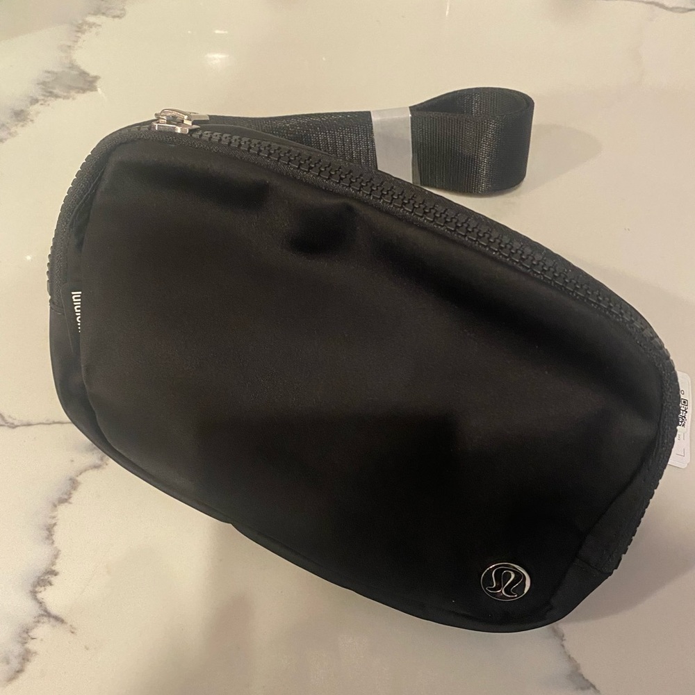 Lululemon Everywhere Belt Bag